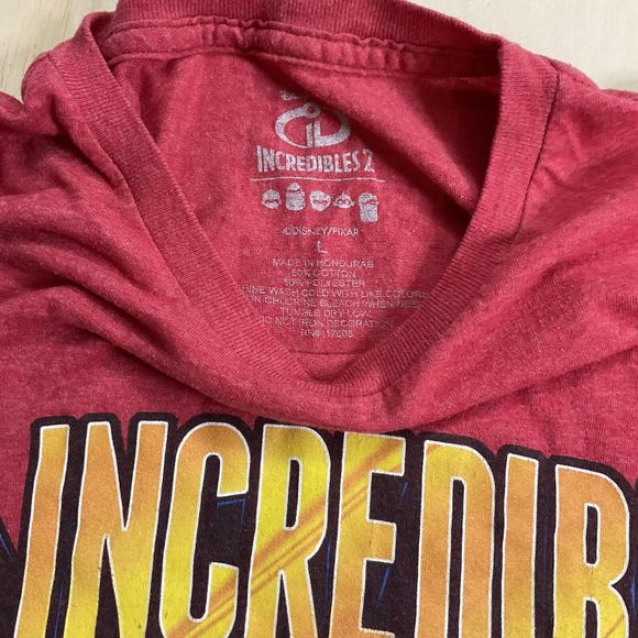 The Incredibles Adult Large T-Shirt - Running Mr. Incredible Under Name Logo - Picture 3 of 5